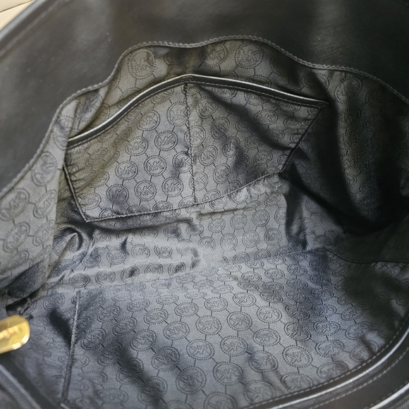 EUC Michael Kors Black Jet Set Large Saffiano Leather Tote - Picture 6 of 10